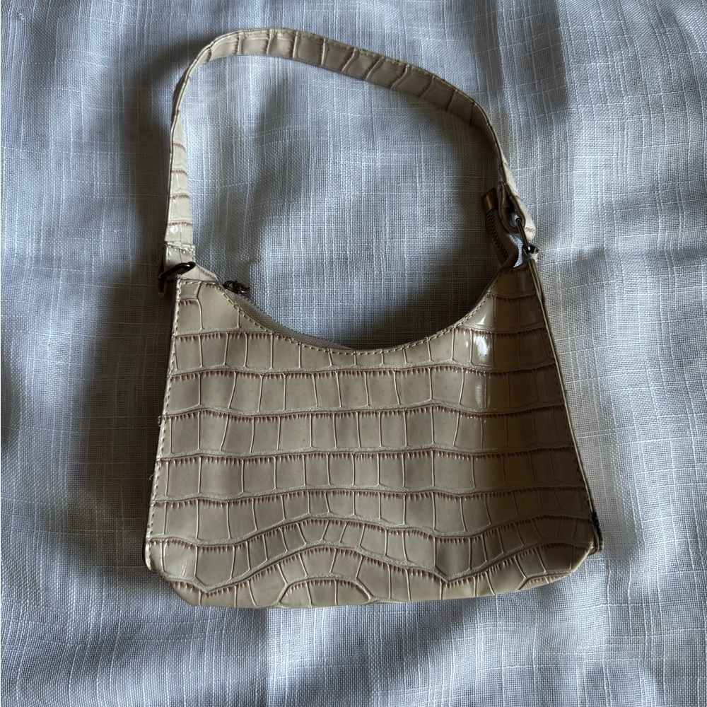 Elegant Tan Crocodile-Embossed Shoulder Bag